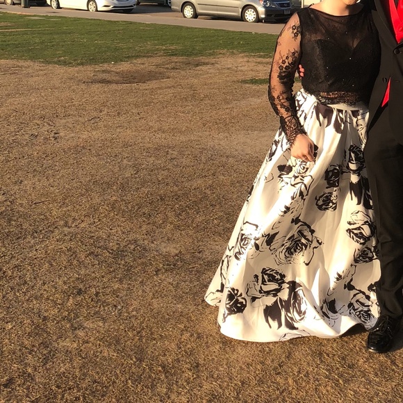 Prom dress - Picture 1 of 7